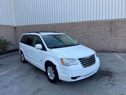 Used 2008 Chrysler Town & Country Touring image 4