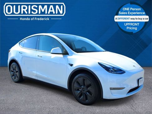 Used 2024 Tesla Model Y Long Range AWD/4WD image 1