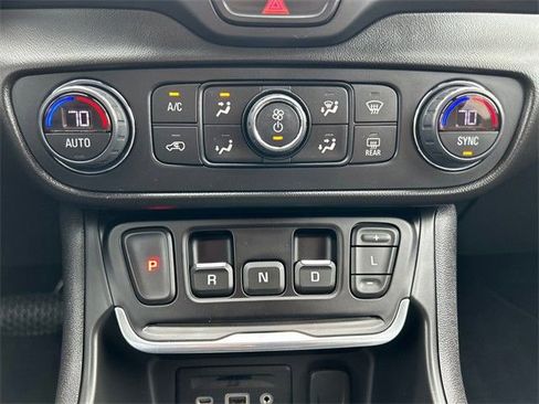 Used 2021 GMC Terrain SLT image 26