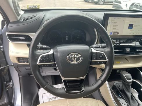Used 2023 Toyota Highlander Limited AWD/4WD image 15