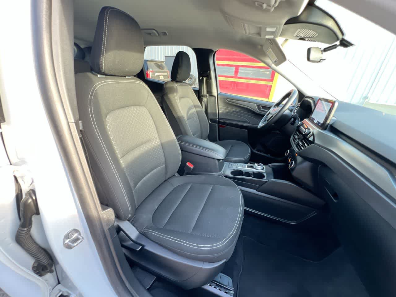Used 2025 Ford Escape Active AWD/4WD image 28