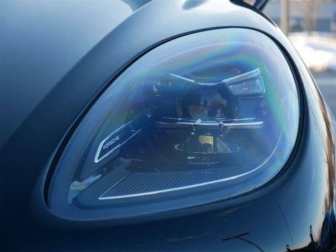 Used 2025 Porsche Macan image 6