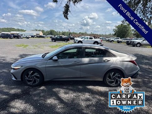 Used 2025 Hyundai Elantra SEL FWD image 3