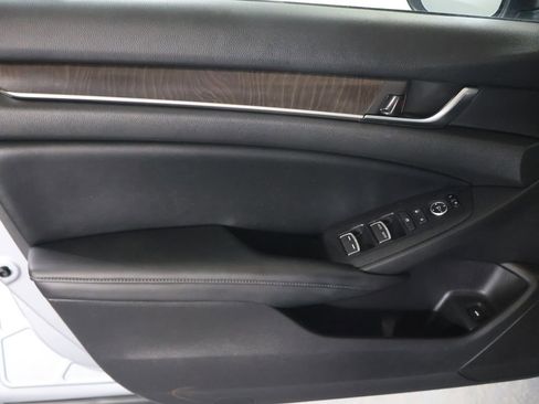 Used 2018 Honda Accord EX image 16
