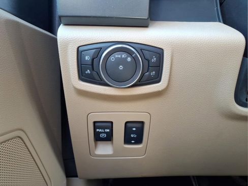 Used 2018 Ford F150 XLT w/ Equipment Group 302A Luxury AWD/4WD image 18