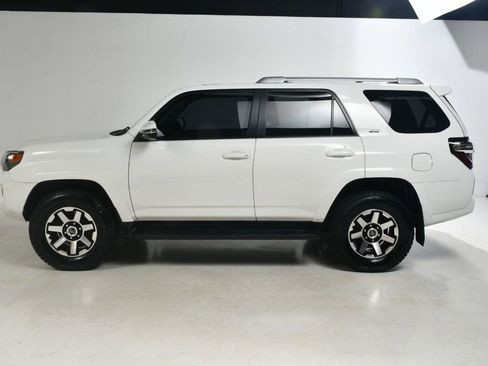 Used 2018 Toyota 4Runner SR5 Premium image 3