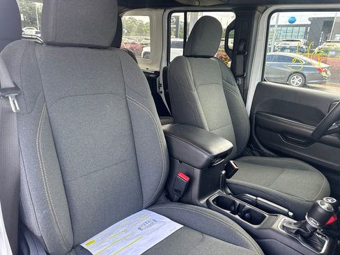Used 2025 Jeep Wrangler Unlimited Sahara AWD/4WD image 6