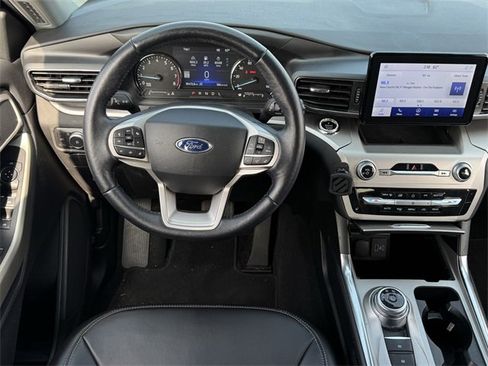 Used 2021 Ford Explorer XLT w/ Equipment Group 202A image 11