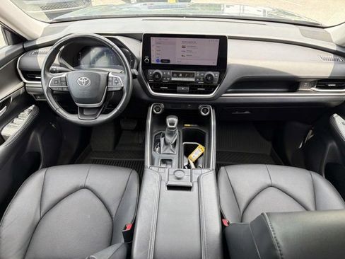 Certified 2025 Toyota Grand Highlander FWD image 23