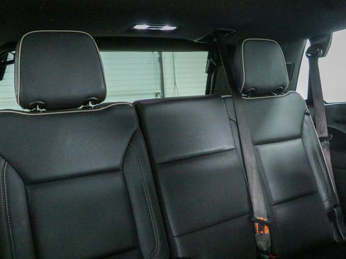 Used 2023 GMC Yukon SLT w/ SLT Premium Package AWD/4WD image 34