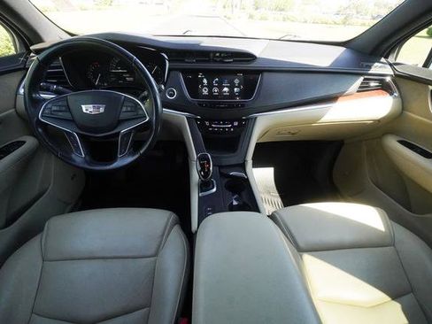 Used 2018 Cadillac XT5 Luxury w/ Driver Awareness Package image 11