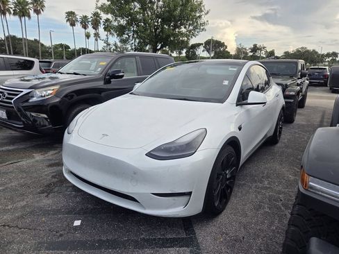 Used 2023 Tesla Model Y Performance AWD/4WD image 3