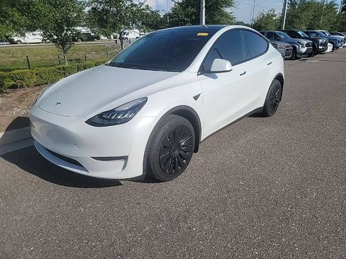 Used 2023 Tesla Model Y Long Range AWD/4WD image 1