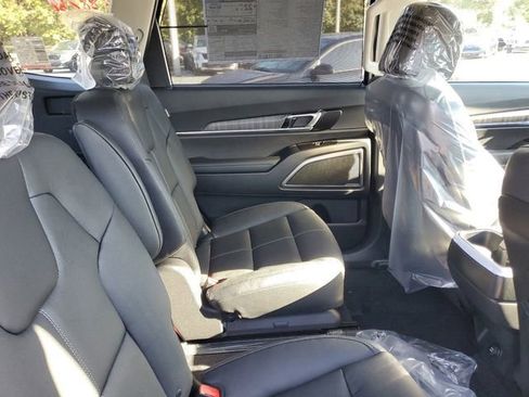 New 2025 Kia Telluride EX w/ EX Captain's Chair Package image 32