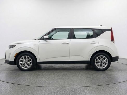 Used 2025 Kia Soul LX w/ LX Technology Package FWD image 5