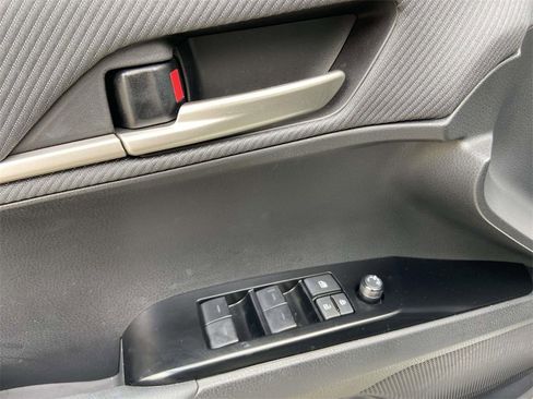 Used 2025 Toyota Camry SE image 13