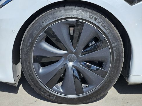 Used 2022 Tesla Model S image 14