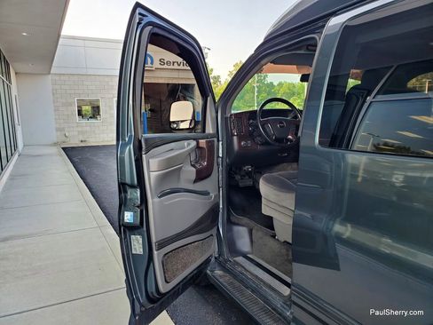 Used 2015 GMC Savana 2500 image 36