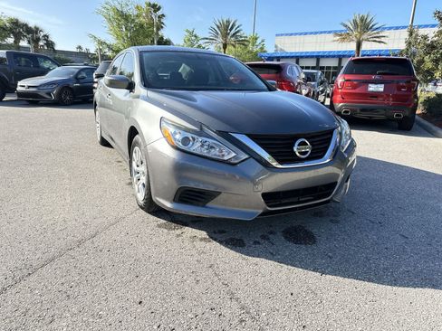 Used 2018 Nissan Altima 2.5 S w/ S Convenience Package image 6