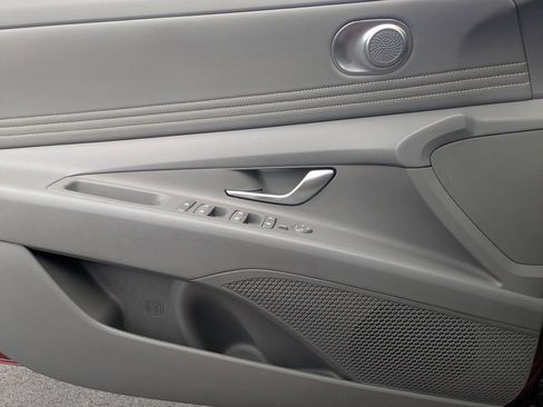 Used 2025 Hyundai Elantra SEL image 11