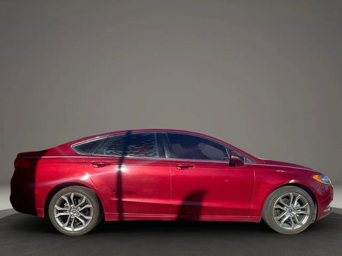 Used 2017 Ford Fusion SE w/ Equipment Group 201A image 3