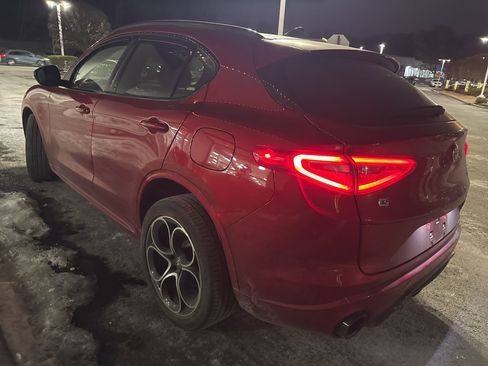 Used 2022 Alfa Romeo Stelvio Veloce image 4