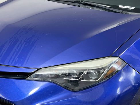 Used 2018 Toyota Corolla SE w/ SE Premium Package FWD image 11