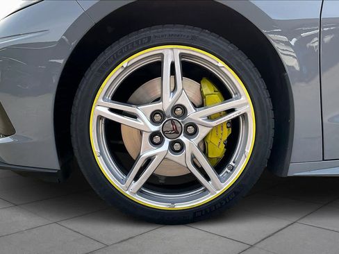 Used 2024 Chevrolet Corvette Stingray Premium Cpe w/ Z51 Performance Package image 11