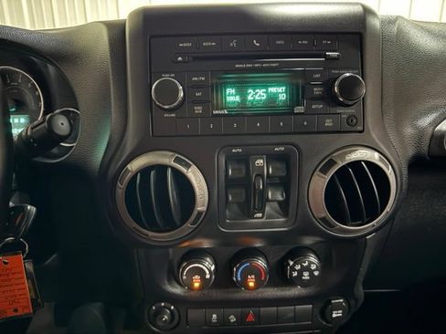 Used 2015 Jeep Wrangler Unlimited Sport w/ Quick Order Package 24S AWD/4WD image 32