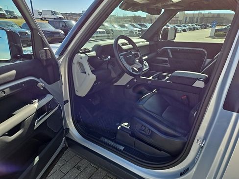 Certified 2024 Land Rover Defender 90 X-Dynamic SE image 11
