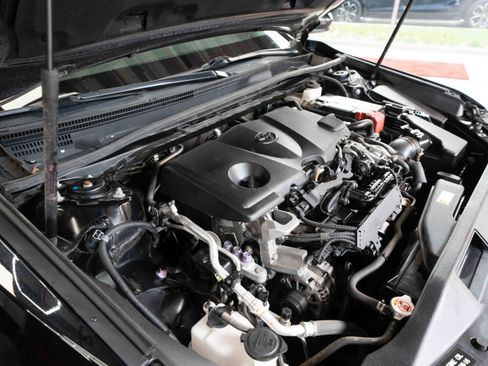 Used 2020 Toyota Camry SE w/ Carpet Mat Package image 31