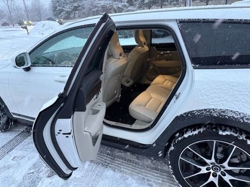 Used 2020 Volvo V90 T6 Cross Country image 13