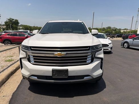 Used 2023 Chevrolet Suburban High Country w/ Premium Package 2 AWD/4WD image 2