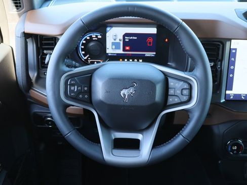 Used 2024 Ford Bronco Outer Banks image 13