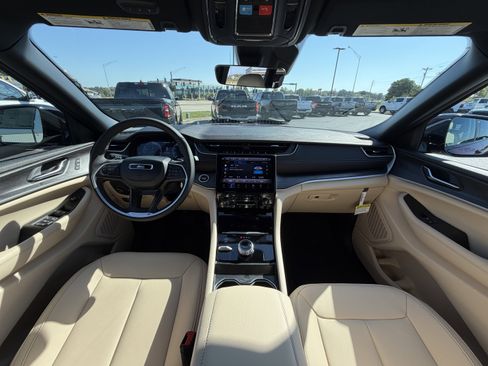 New 2025 Jeep Grand Cherokee L Limited image 13