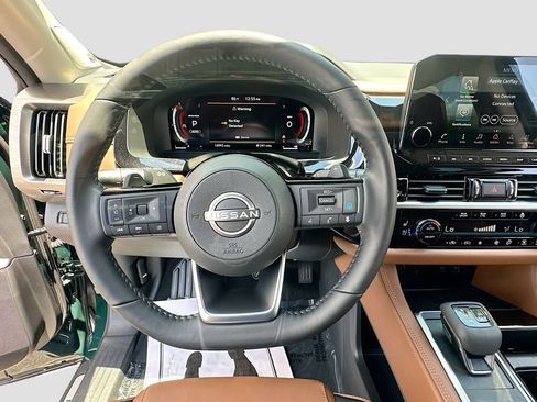 Used 2025 Nissan Pathfinder Platinum w/ Black Appearance Package AWD/4WD image 11