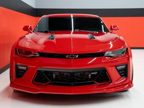 Used 2018 Chevrolet Camaro SS RWD image 25