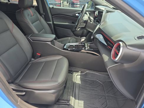 Used 2024 Chevrolet Trax RS w/ Driver Confidence Package FWD image 32