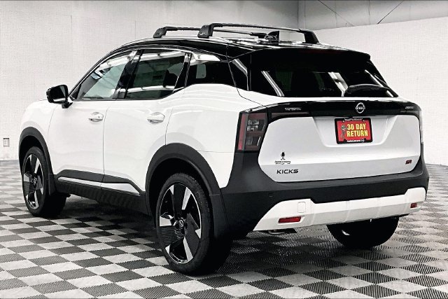 New 2026 Nissan Kicks SR w/ Cold Weather Package FWD image 4