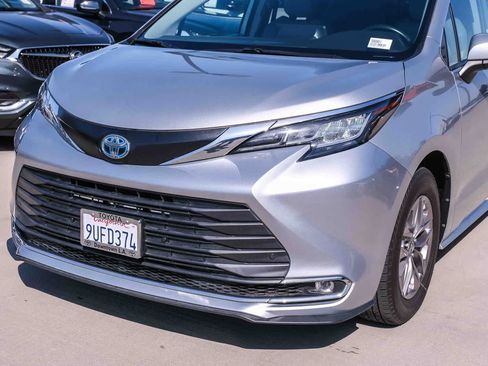 Certified 2023 Toyota Sienna XLE FWD image 11