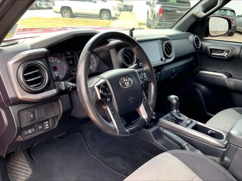 Used 2022 Toyota Tacoma TRD Off-Road AWD/4WD image 18
