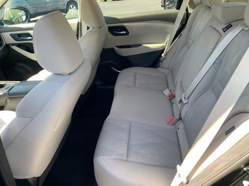 Used 2025 Nissan Rogue SV FWD image 27