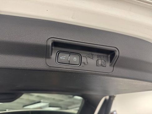 Used 2021 Ford Explorer XLT w/ Equipment Group 202A image 12