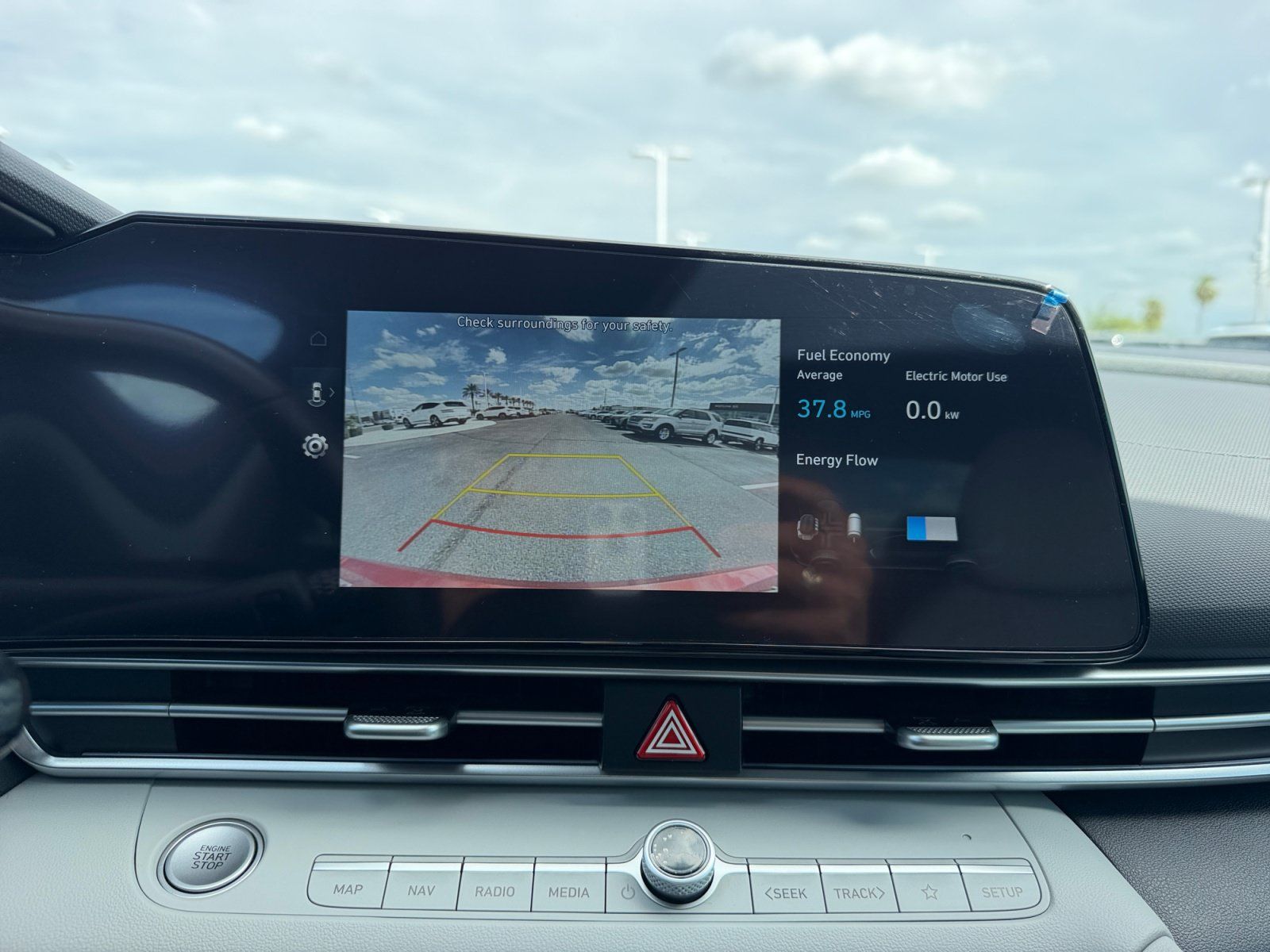 Used 2025 Hyundai Elantra Limited FWD image 29