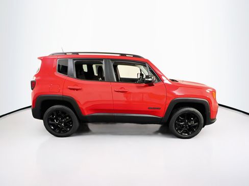 Used 2023 Jeep Renegade Altitude w/ Sun/Sound Group AWD/4WD image 4