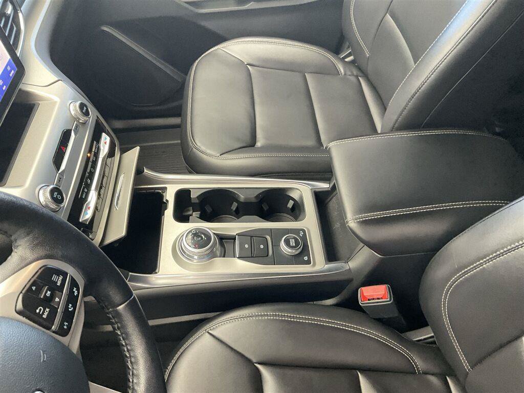 Used 2022 Ford Explorer XLT w/ Equipment Group 202A AWD/4WD image 26