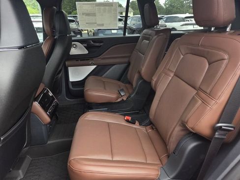 New 2026 Lincoln Aviator Reserve w/ Luxury Package RWD image 18