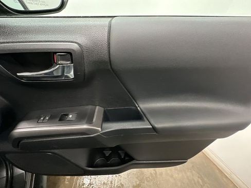 Used 2022 Toyota Tacoma TRD Off-Road image 22