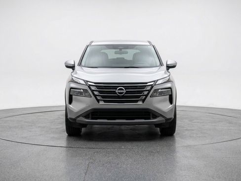 Used 2025 Nissan Rogue SV FWD image 2