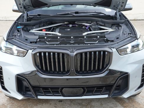 Used 2024 BMW X5 sDrive40i w/ M Sport Package RWD image 8